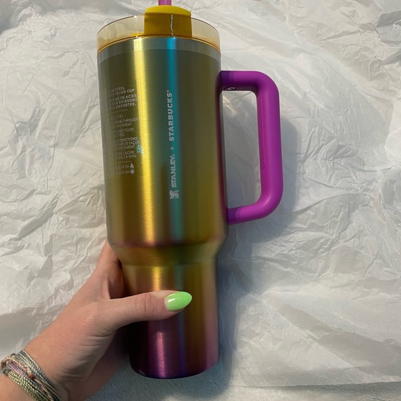 Starbucks x Stanley Cup - Picture 2 of 3